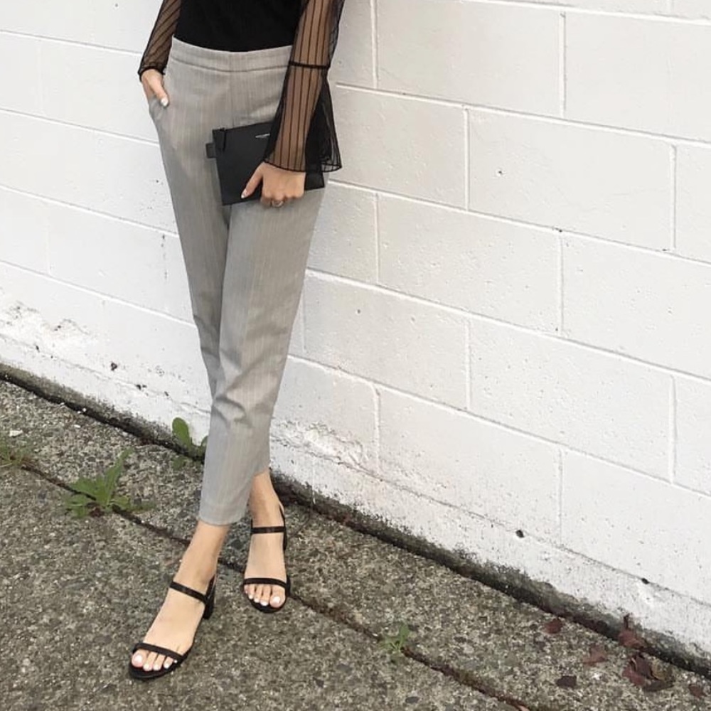 Uniqlo Stripped Gray/White Trousers